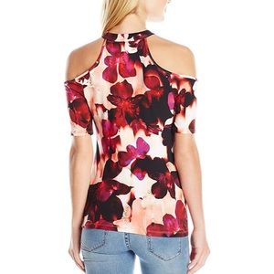 Half sleeve Janell keyhole Top